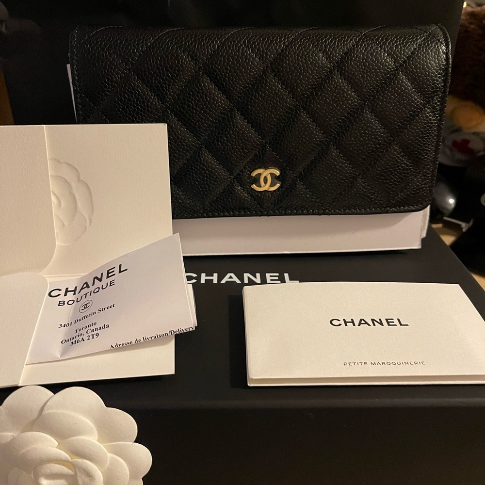 Used Once for 3 hrs Authentic Chanel Wallet On Chain - Picture 1 of 4